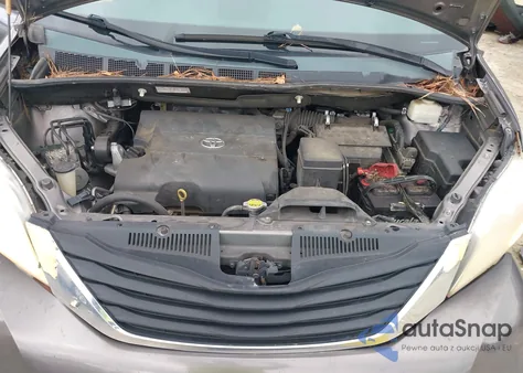 2013 Toyota Sienna Le V6 8 Passenger z USA, uszkodzony, nr VIN 5TDKK3DC2DS340181